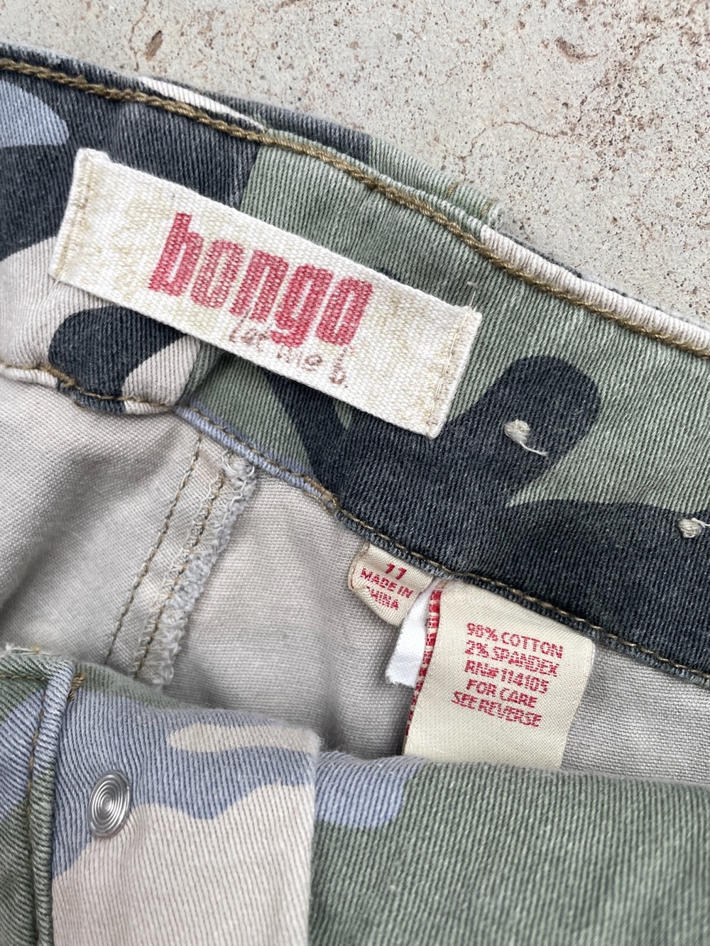 Bongo RARE Vintage Y2K Camo Cargo Low Rise Capri Pants - Picture 4 of 5